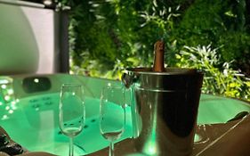 Suite Tino - Jacuzzi Prive, Cabine Infrarouge & Vue